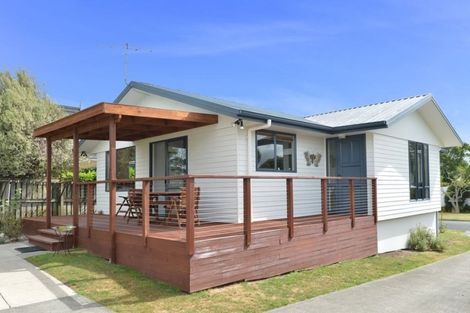 Photo of property in 33 Shearwater Street, One Tree Point, 0118