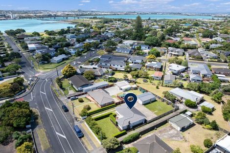 Photo of property in 5 Wallace Road, Mangere Bridge, Auckland, 2022
