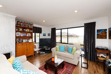 Photo of property in 15 Orlando Way, Kelvin Grove, Palmerston North, 4414