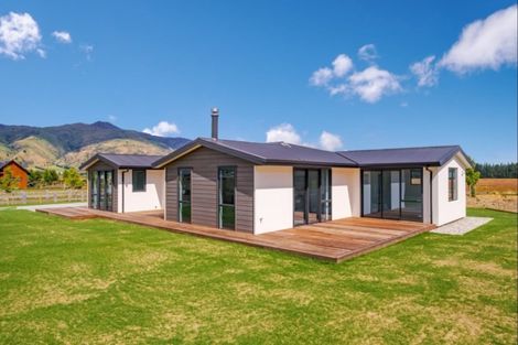 Photo of property in 9 Isthmus Place, Lake Hawea, Wanaka, 9382