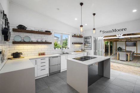 Photo of property in 13 Norfolk Rise, Waiuku, 2123