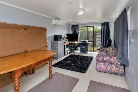 Photo of property in 1 Karoro Road, One Tree Point, 0118