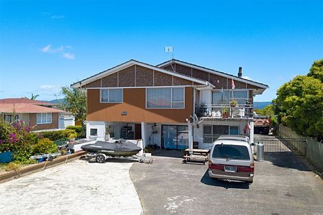 Photo of property in 4184 Great North Road, Glendene, Auckland, 0602