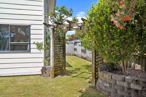 Photo of property in 112 Hampton Road, Whangamata, 3620