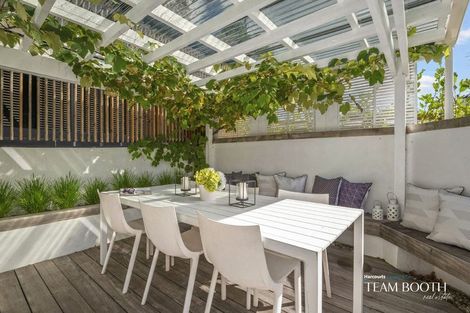 Photo of property in 2/22 Rangatira Road, Birkenhead, Auckland, 0626