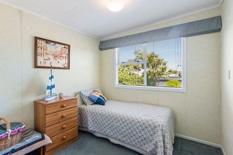 Photo of property in 5 Eruini Street, Waikanae Beach, Waikanae, 5036