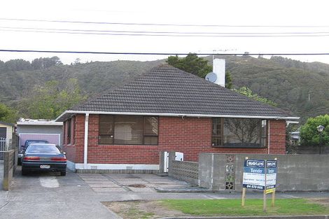 Photo of property in 18 Molesworth Street, Taita, Lower Hutt, 5011