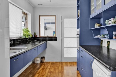 Photo of property in 15 Kauri Street, Inglewood, 4330