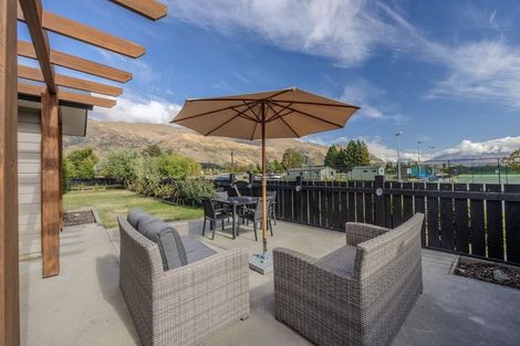 Photo of property in 208 Warren Street, Wanaka, 9305