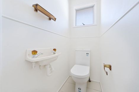 Photo of property in 19 Pankhurst Place, Sunnyvale, Auckland, 0612