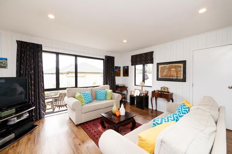 Photo of property in 15 Orlando Way, Kelvin Grove, Palmerston North, 4414