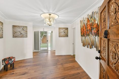 Photo of property in 14 Framalda Place, Conifer Grove, Takanini, 2112