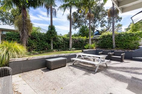 Photo of property in 21 Fraser Road, Narrow Neck, Auckland, 0624