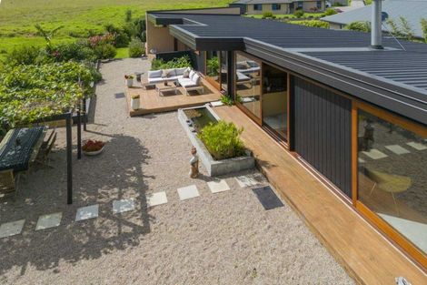 Photo of property in 19 Victoria Street, Coromandel, 3506