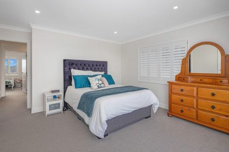 Photo of property in 30 Grumman Lane, Newlands, Wellington, 6037