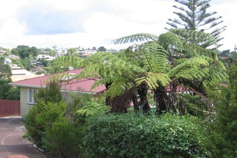 Photo of property in 143 Browns Bay Road, Browns Bay, Auckland, 0630
