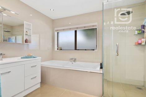 Photo of property in 5 Cumbrian Place, Conifer Grove, Takanini, 2112