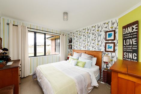 Photo of property in 15 Orlando Way, Kelvin Grove, Palmerston North, 4414