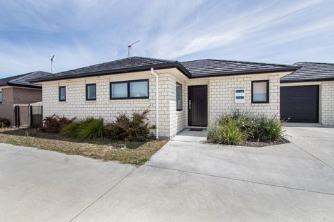 Photo of property in 2/9 Heath Street, Saint Andrews, Hamilton, 3200