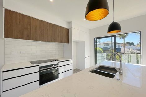 Photo of property in 7/105 Hobsonville Road, West Harbour, Auckland, 0618