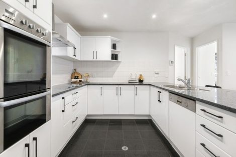 Photo of property in 5c The Promenade, Takapuna, Auckland, 0622