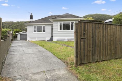 Photo of property in 35 Lees Grove, Wainuiomata, Lower Hutt, 5014
