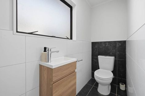 Photo of property in 2/5 View Road, Shelly Park, Auckland, 2014