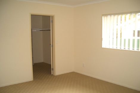 Photo of property in 5 Burton's Drive, Swanson, Auckland, 0614