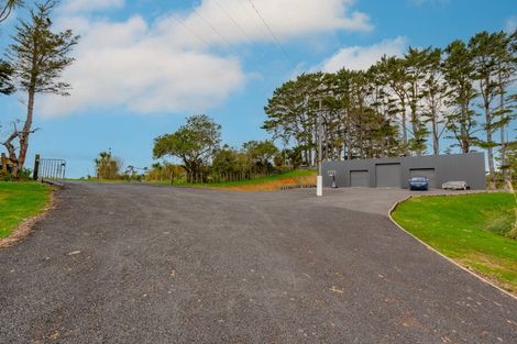 Photo of property in 103 Gregory Road, Waitakere, Henderson, 0782