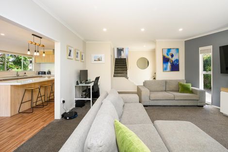 Photo of property in 28 Summerhill Drive, Fitzherbert, Palmerston North, 4410