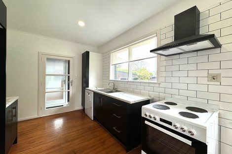 Photo of property in 37 Shortt Avenue, Mangere Bridge, Auckland, 2022