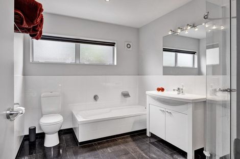 Photo of property in 188 Heta Road, Highlands Park, New Plymouth, 4312