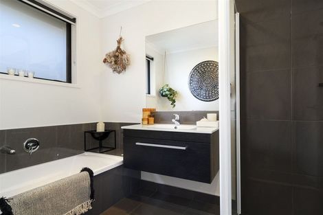 Photo of property in 39 Ballintoy Park Drive, Welcome Bay, Tauranga, 3175