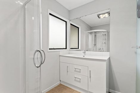 Photo of property in 19 Barbados Drive, Unsworth Heights, Auckland, 0632