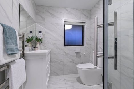 Photo of property in 11 Taraire Place, Orewa, 0931