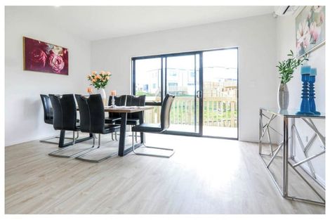 Photo of property in 37a Crestview Rise, Papakura, 2110