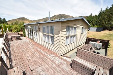 Photo of property in 32 Black Peak Road, Omarama, 9412