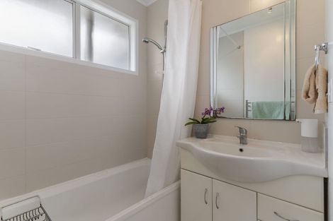 Photo of property in 4/36a Sunnynook Road, Sunnynook, Auckland, 0620