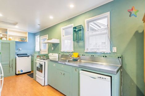 Photo of property in 33 Compton Crescent, Taita, Lower Hutt, 5011