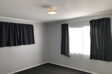Photo of property in 2/13 Craigbank Avenue, New Lynn, Auckland, 0600
