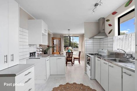 Photo of property in 7 Cobham Crescent, Kelston, Auckland, 0602