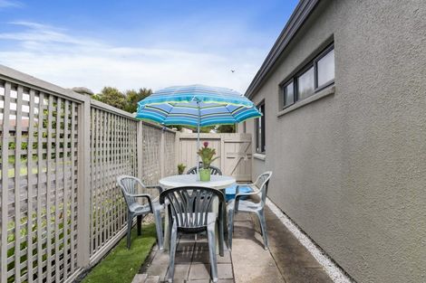 Photo of property in 10/17 Neta Grove, Henderson, Auckland, 0612