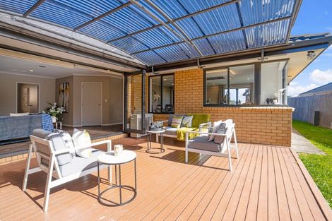 Photo of property in 27 Nimstedt Avenue, Oteha, Auckland, 0632