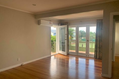 Photo of property in 2/40 Pupuke Road, Takapuna, Auckland, 0622