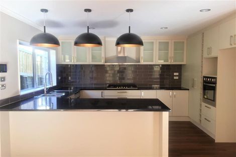 Photo of property in 104 Keri Vista Rise, Papakura, 2110