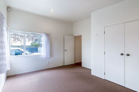 Photo of property in 2a Taupo Street, Green Bay, Auckland, 0604