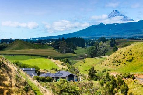 Photo of property in 2 Te Ara Karoiroa Road, Hurford, New Plymouth, 4374