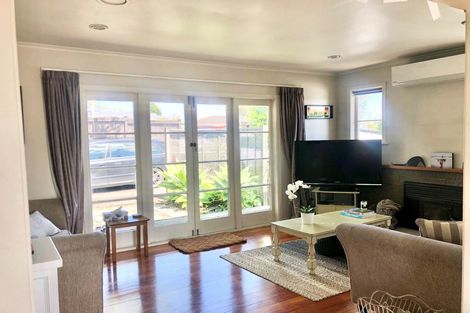 Photo of property in 5 Duncan Avenue, Te Atatu South, Auckland, 0610