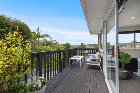 Photo of property in 16 Judkins Crescent, Cockle Bay, Auckland, 2014