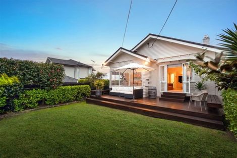 Photo of property in 1/29 Clarence Road, Northcote Point, Auckland, 0627